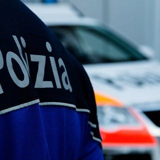 Oltre confine con 5 chili di eroina nascosti sotto il sedile dell'auto. Arrestata coppia di albanesi