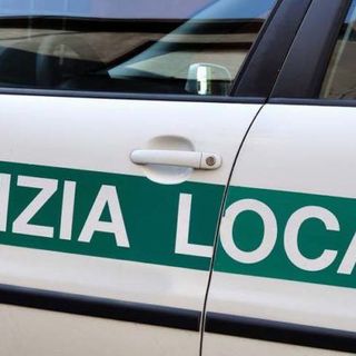 Lavoravano in negozio senza mascherina, due multe da 400 euro