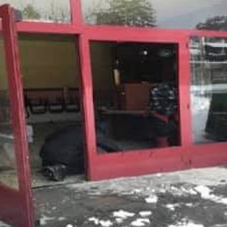 Casalzuigno, vandali danneggiano il Centro Civico