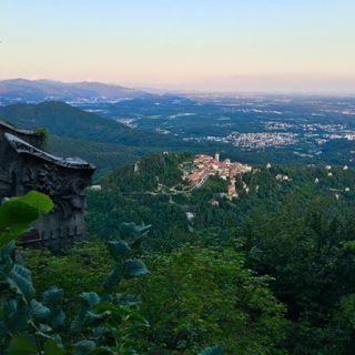 Varese e la sua provincia dall'alto sono verdissime (foto di Giuseppe Marangon) ma i dati dell'indagine "Ecosistema Urbano" non la pensano esattamente così