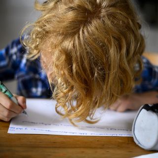 Paura del Covid a scuola e i genitori riscoprono l'educazione parentale