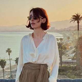 Elena Lietti, ospite di Radio Village Network (styling @archivioloiacono e @delvaux)