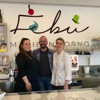 Federica, la prima a destra, con Elisa e Alessandro