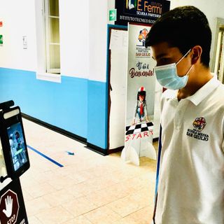 VIDEO. Viaggio al Fermi di Castellanza, dove la scuola è anche passione. Jacopo, 13 anni: «Fateci restare in classe tutto l'anno. Le regole è più facile seguirle qui che fuori»
