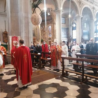 Brucia il faro nella Basilica di San Vittore per la messa in memoria del nostro patrono