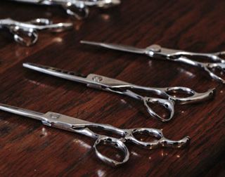 Una serata dedicata ai parrucchieri, per conoscere le “Ferrari delle forbici”