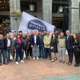 FOTO E VIDEO. Fidanza a Varese per Fratelli d'Italia, Giordano: «Ci ha entusiasmati. Faremo la differenza»