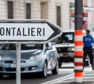 Alfieri (Pd): «Sei milioni ai frontalieri che hanno perso il lavoro per colpa del Covid»