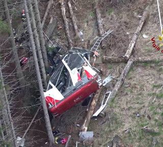 Tragedia funivia, la commissione ministeriale: «Cause strutturali e fattore umano»