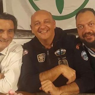 Andrea Gambini tra Attilio Fontana e Mirko Reto, sindaco di Casciago (foto d'archivio)