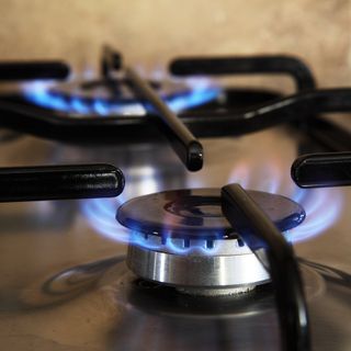 Inflazione, a Varese i rincari per luce e gas picchiano duro: +63%. Più ridotti gli aumenti per il cibo