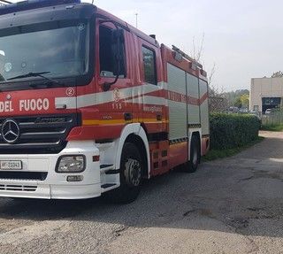 I vigili del fuoco sul luogo della tragedia dell'ottobre 2019 in via dei Pozzi a Gavirate