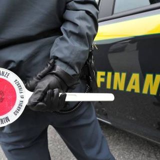 (foto archivio: pattuglia della Guardia di finanza)