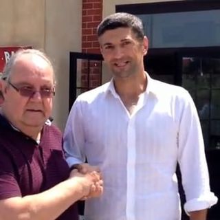 A sinistra Giorgio Caravatti, qui con l'ex candidato sindaco di Saronno Luciano Silighini (foto da IlSaronno.it)