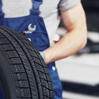 Le temperature scendono, il comune ricorda l'obbligo di pneumatici da neve