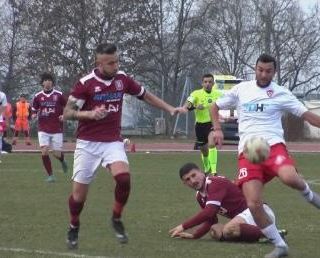 Valagussa segna dopo un contrasto: l'arbitro rileva un fallo del giocatore biancorosso. C'era davvero? Anche di questo parleremo stasera