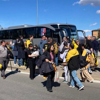 VIDEO. L'esodo giallonero è partito: «A Pergine c'è il cuore di tutta Varese, prendiamoci la finale»