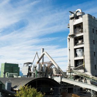 Accordo raggiunto alla Holcim: investimenti triennali sulla produzione da 15 milioni di cui il 25% per lo stabilimento di Ternate