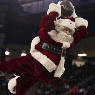 Il regalo più bello del Natale a Varese: la lotteria organizzata dal trust dei tifosi a favore della Pallacanestro Varese (foto tratta dalla pagina Facebook ufficiale de Il Basket Siamo Noi)