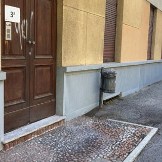Un'altra missione compiuta dal consigliere Esposito, ripuliti i graffiti alla scuola di Bosto