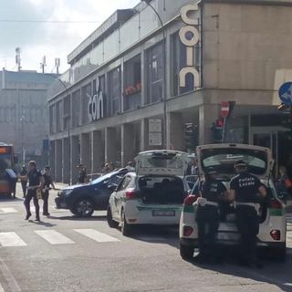 Varese, quindicenne investito in pieno centro sul monopattino