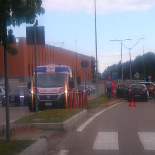 FLASH. Tamponamento in viale Europa, traffico in tilt in uscita da Varese