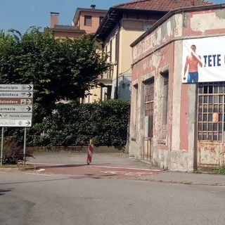 Oggi più che mai Azzate accoglie tutti sotto lo striscione "Tete orgoglio azzatese"