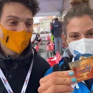 La medaglia d'oro conquistata da Federica Cesarini alla Schiranna fa brillare gli occhi del fratello Matteo e di tutta Varese
