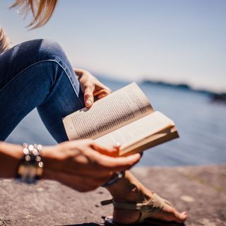 Besozzo, sono più di 300 i libri "abbanDONATI" dal Comune in giro per il paese
