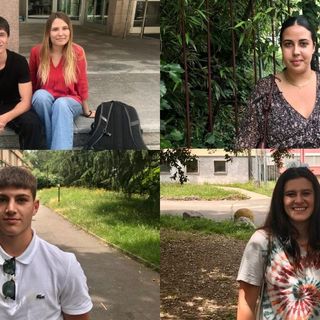 Gli studenti all'uscita da scuola dopo la prima prova