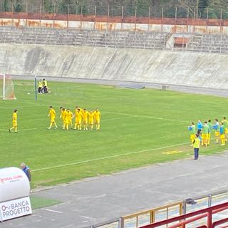 Varese in viola per i suoi 114 anni di vita, lo striscione per Stefano Pertile della curva: "Accantonato per il tuo amore incondizionato, cioò che hai fatto per il Varese non sarà mai dimenticato. Grazie Pertile"