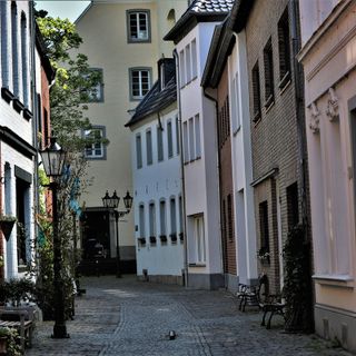 Lombardia rossa da lunedì con divieti e limiti agli spostamenti estesi anche a Pasqua