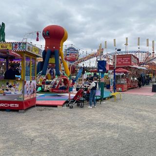Il Luna Park punta al divertimento extra: potrebbe restare alla Schiranna qualche giorno in più