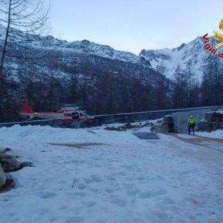 Macugnaga, elicottero in arrivo da Malpensa recupera due escursionisti in difficoltà