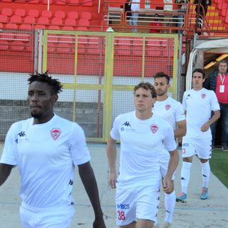 Mamah e chi lo rappresenta lasciano il Varese con due righe su Facebook. E poi dovremmo ancora amare il calcio...