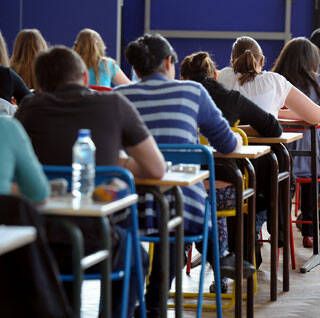 NOTTE PRIMA DEGLI ESAMI - «Cari ragazzi: quel foglio bianco sarà la prima pagina dell'estate più bella della vostra vita»