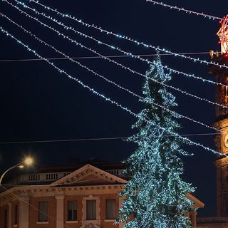 Stasera inizia il Natale varesino: albero, luci e addobbi accesi dalle 18 in piazza Monte Grappa. Ecco il programma di tutti gli eventi