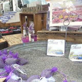 Profumi e sapori d'oltralpe in piazza Monte Grappa con il Mercatino Regionale Francese