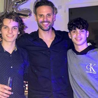 Mathieu Moreau insieme ai due figli Maxim ed Evan. Sotto nella gallery è con la sua Tanya