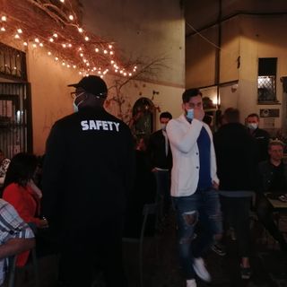 FOTO. La movida ha superato l'esame: venerdì sera senza incidenti, all'insegna del sano divertimento. Ora vanno recuperati gli incassi