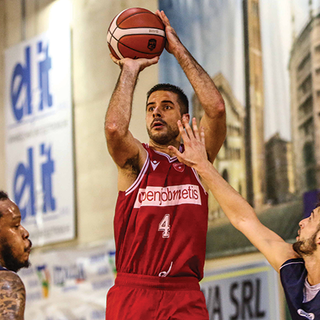 Tepic in sospensione (foto tratta dal sito della Pallacanestro Varese)