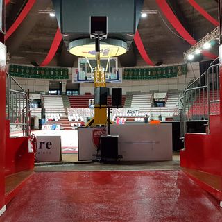 Regione, ok ai fondi per riqualificare il palazzetto. Cosentino: «Giorno importante per la città e per il basket»