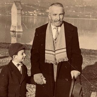 «Sono riuscito ad avere il “mio” primo palettò all’età di 12 anni: un loden verde scuro di cui andavo orgogliosissimo prodotto e confezionato nel Südtirol»: foto tratta dal racconto di Mauro Campi per "La Varese Nascosta" «Sono riuscito ad avere il “mio” primo palettò all’età di 12 anni: un loden verde scuro di cui andavo orgogliosissimo prodotto e confezionato nel Südtirol»: foto tratta dal racconto di Mauro Campi per "La Varese Nascosta"