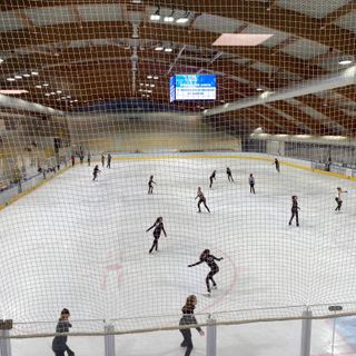 Notte di Halloween da brividi al palaghiaccio di Varese: pattinaggio libero con dj set e maschere mostruose