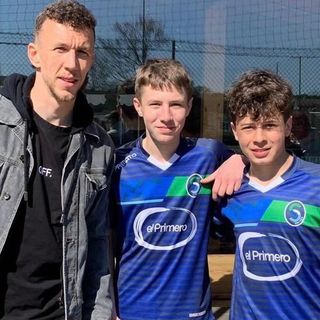Perisic a Cesate: autografi e selfie per i calciatori di domani dello United