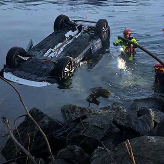 FOTO. Dramma nel lago di Como: auto finisce in acqua, un morto e due feriti gravissimi
