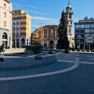 No green pass in azione nei bar del centro di Varese: «Sono entrati senza mascherina sventolando la Costituzione»