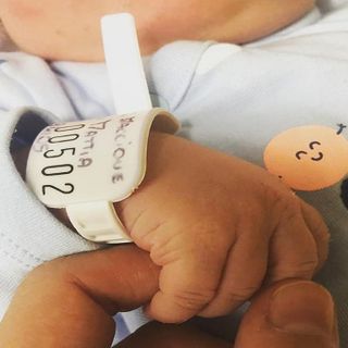 Benvenuto Mattia, un tigrottino che imparerà da papà Mirko e mamma Valentina come ruggire nella vita