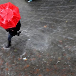 Tanta pioggia fino a mercoledì, Bertoni: «Oggi neve a quote collinari, domani rischio esondazioni»