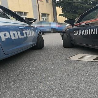 «Ti faccio esplodere la faccia». Marito violento arrestato per maltrattamenti alla moglie e ai figli piccoli
